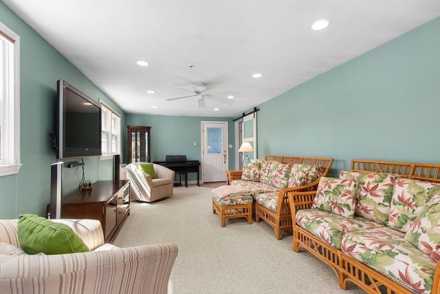 71 Pond Ln, Randolph, MA 02368