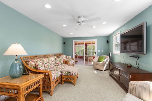 71 Pond Ln, Randolph, MA 02368