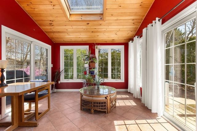 71 Pond Ln, Randolph, MA 02368
