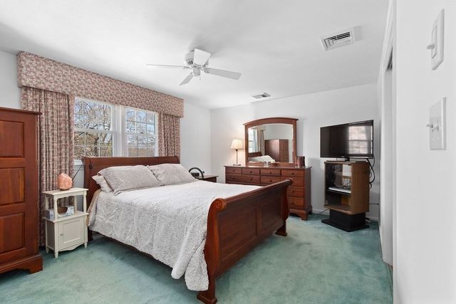 71 Pond Ln, Randolph, MA 02368