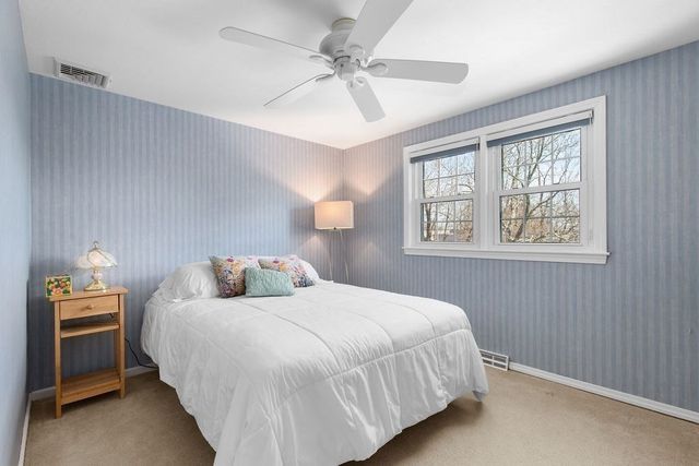 71 Pond Ln, Randolph, MA 02368