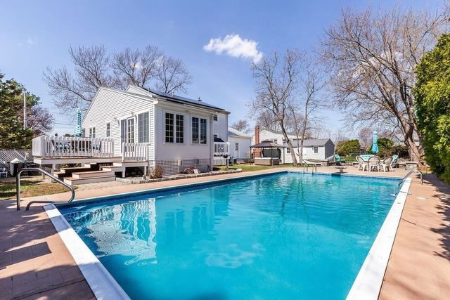 71 Pond Ln, Randolph, MA 02368