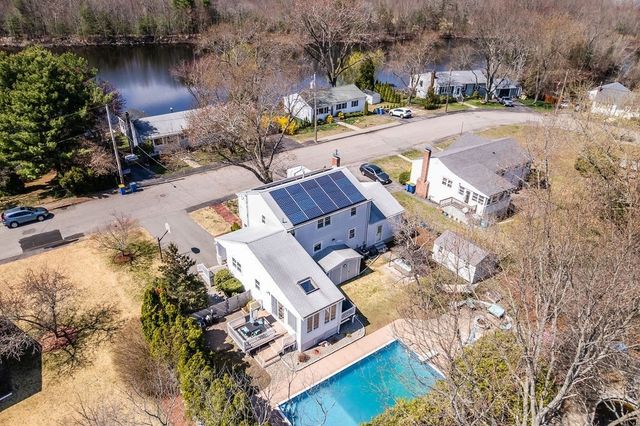 71 Pond Ln, Randolph, MA 02368