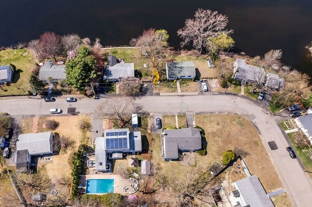 71 Pond Ln, Randolph, MA 02368