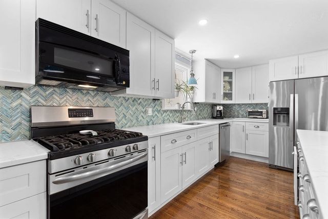 71 Pond Ln, Randolph, MA 02368
