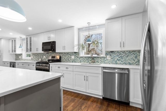 71 Pond Ln, Randolph, MA 02368