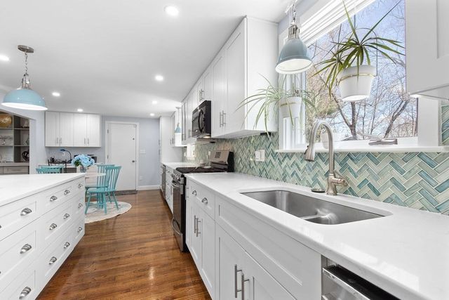 71 Pond Ln, Randolph, MA 02368
