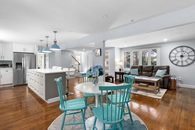 71 Pond Ln, Randolph, MA 02368