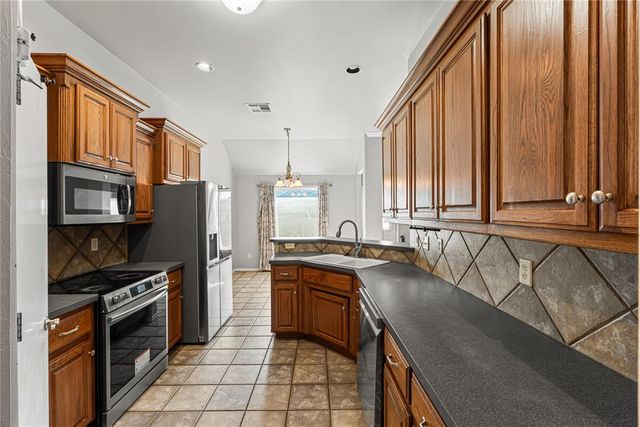 13921 Korbyn Drive, Yukon, OK 73099