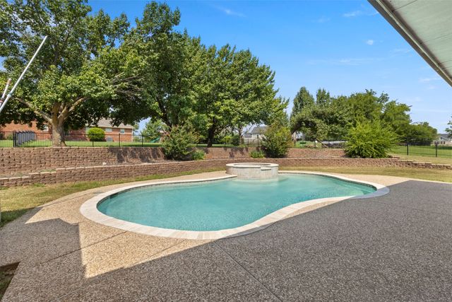 364 Preakness Place Road, Van Alstyne, TX 75495