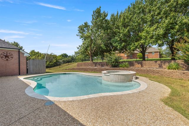 364 Preakness Place Road, Van Alstyne, TX 75495