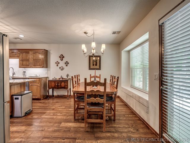4200 Rustic Road, Sand Springs, OK 74063