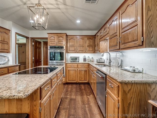 4200 Rustic Road, Sand Springs, OK 74063