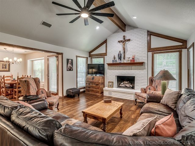 4200 Rustic Road, Sand Springs, OK 74063