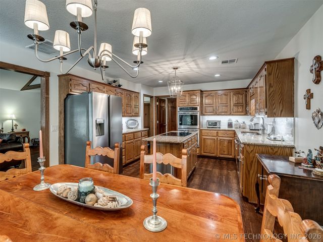 4200 Rustic Road, Sand Springs, OK 74063