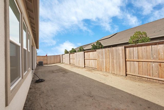 2945 Coronado Dr, Lodi, CA 95242