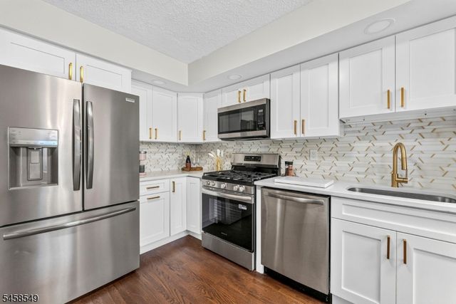4 Lee Lee Ln, Old Bridge Twp., NJ 08879