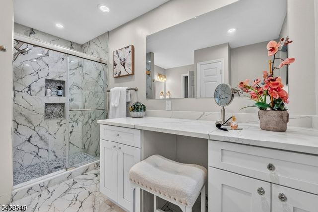 4 Lee Lee Ln, Old Bridge Twp., NJ 08879
