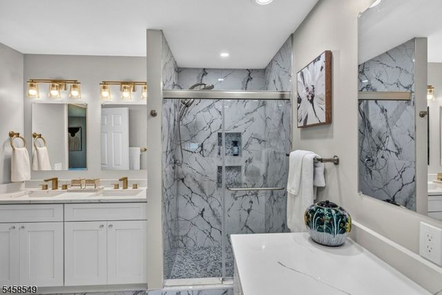 4 Lee Lee Ln, Old Bridge Twp., NJ 08879