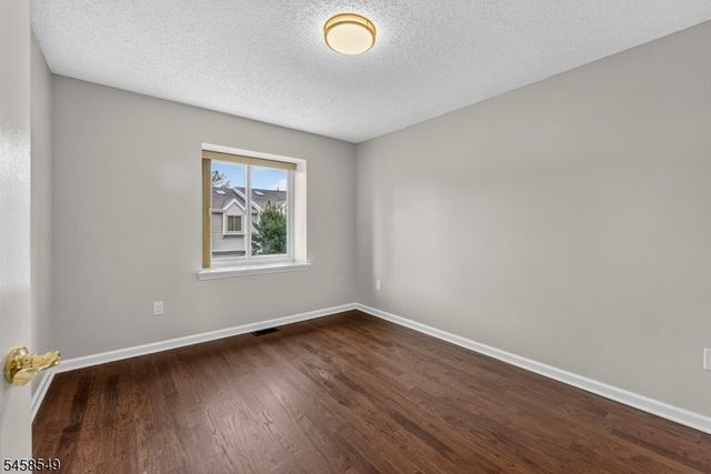 4 Lee Lee Ln, Old Bridge Twp., NJ 08879