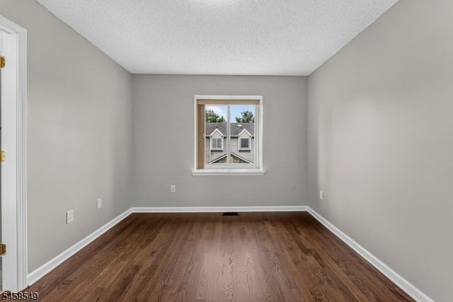 4 Lee Lee Ln, Old Bridge Twp., NJ 08879