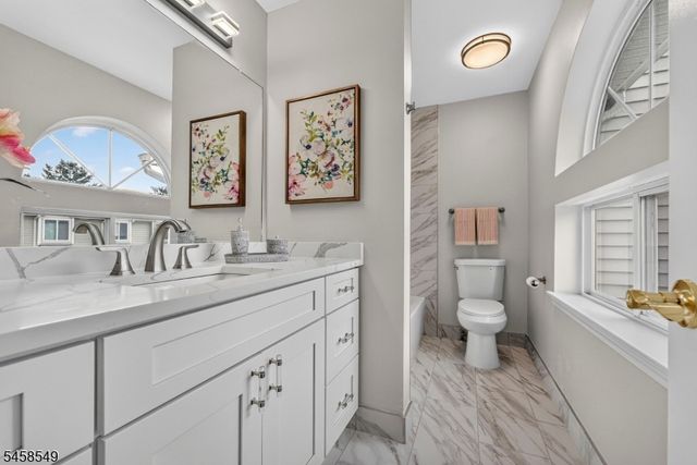 4 Lee Lee Ln, Old Bridge Twp., NJ 08879