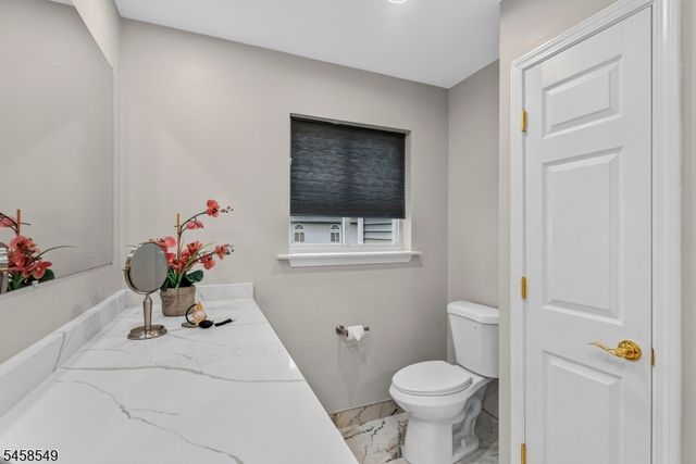 4 Lee Lee Ln, Old Bridge Twp., NJ 08879
