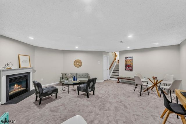 4 Lee Lee Ln, Old Bridge Twp., NJ 08879