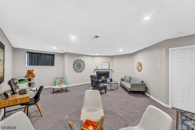 4 Lee Lee Ln, Old Bridge Twp., NJ 08879