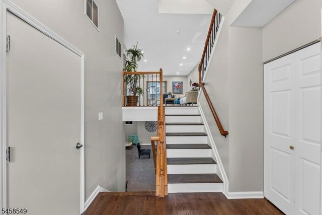 4 Lee Lee Ln, Old Bridge Twp., NJ 08879