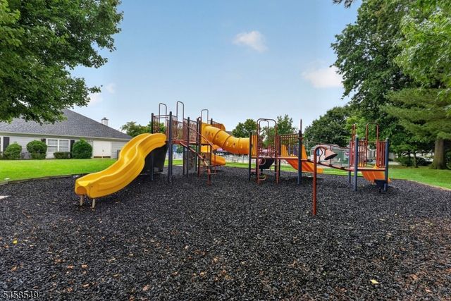 4 Lee Lee Ln, Old Bridge Twp., NJ 08879
