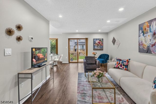 4 Lee Lee Ln, Old Bridge Twp., NJ 08879