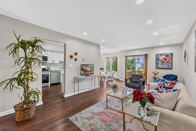 4 Lee Lee Ln, Old Bridge Twp., NJ 08879