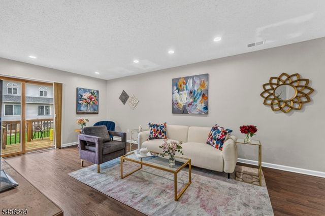 4 Lee Lee Ln, Old Bridge Twp., NJ 08879