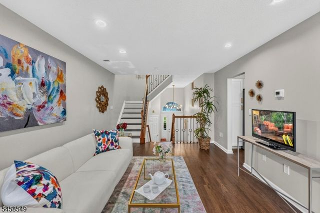 4 Lee Lee Ln, Old Bridge Twp., NJ 08879