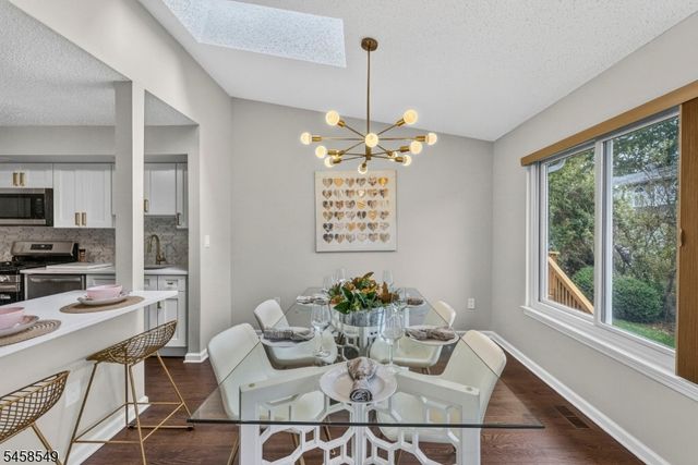 4 Lee Lee Ln, Old Bridge Twp., NJ 08879