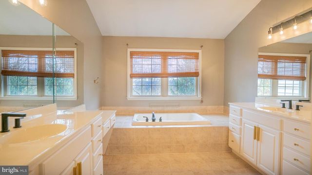 108 BAREFIELD LN, Conshohocken, PA 19428