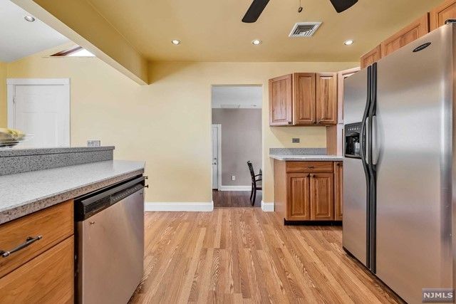 4-12 28th Street, Fair Lawn, NJ 07410