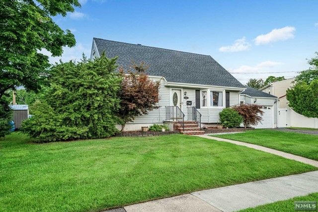 4-12 28th Street, Fair Lawn, NJ 07410