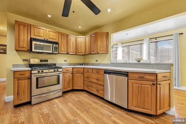 4-12 28th Street, Fair Lawn, NJ 07410