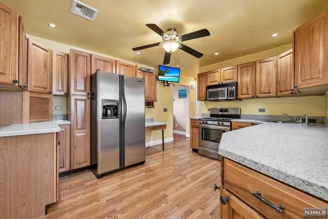 4-12 28th Street, Fair Lawn, NJ 07410