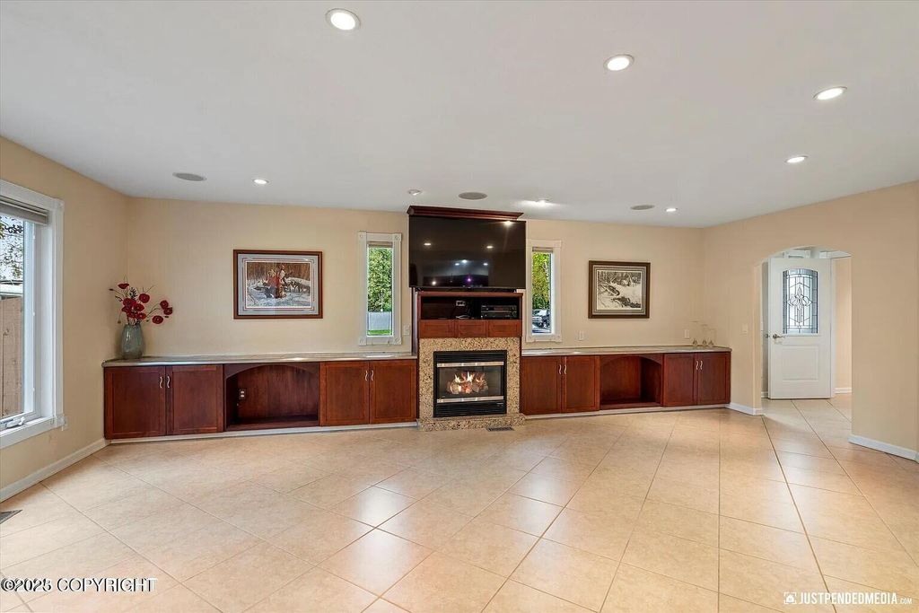 2124 SORBUS Way, Anchorage, AK 99508