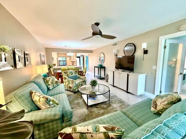 22148 Palms Way 101, Boca Raton, FL 33433