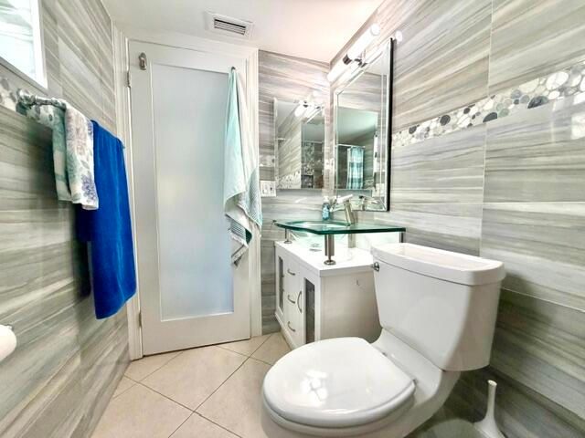 22148 Palms Way 101, Boca Raton, FL 33433