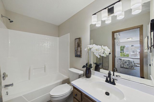 1030 Providence Drive, Shakopee, MN 55379