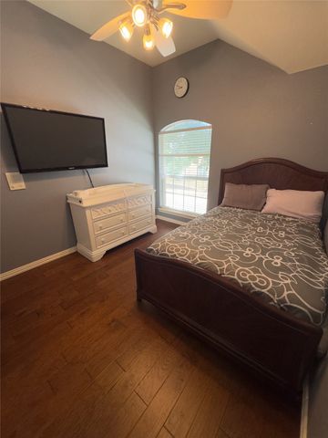 413 Ridge Meade Drive, Lewisville, TX 75067