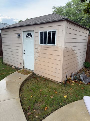 413 Ridge Meade Drive, Lewisville, TX 75067