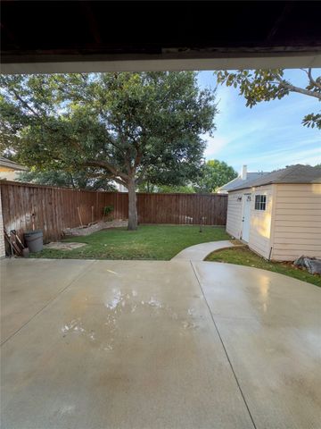 413 Ridge Meade Drive, Lewisville, TX 75067