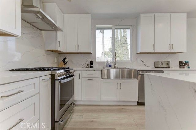 20437 Septo Street, Chatsworth (los Angeles), CA 91311