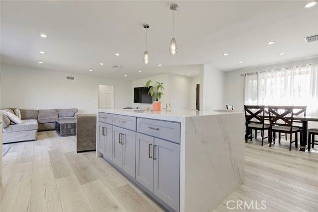 20437 Septo Street, Chatsworth (los Angeles), CA 91311